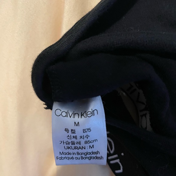 Super cute and flattering Calvin Klein bra - Picture 3 of 4